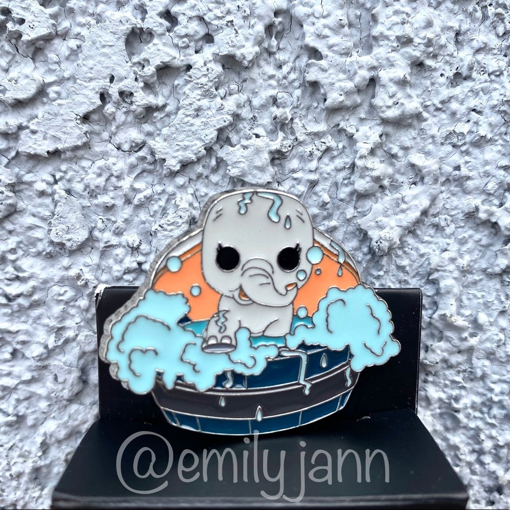 Dumbo💦Pin - Picture 3 of 3